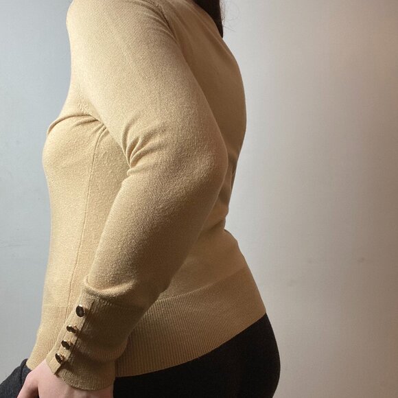 sweater - Picture 3 of 4